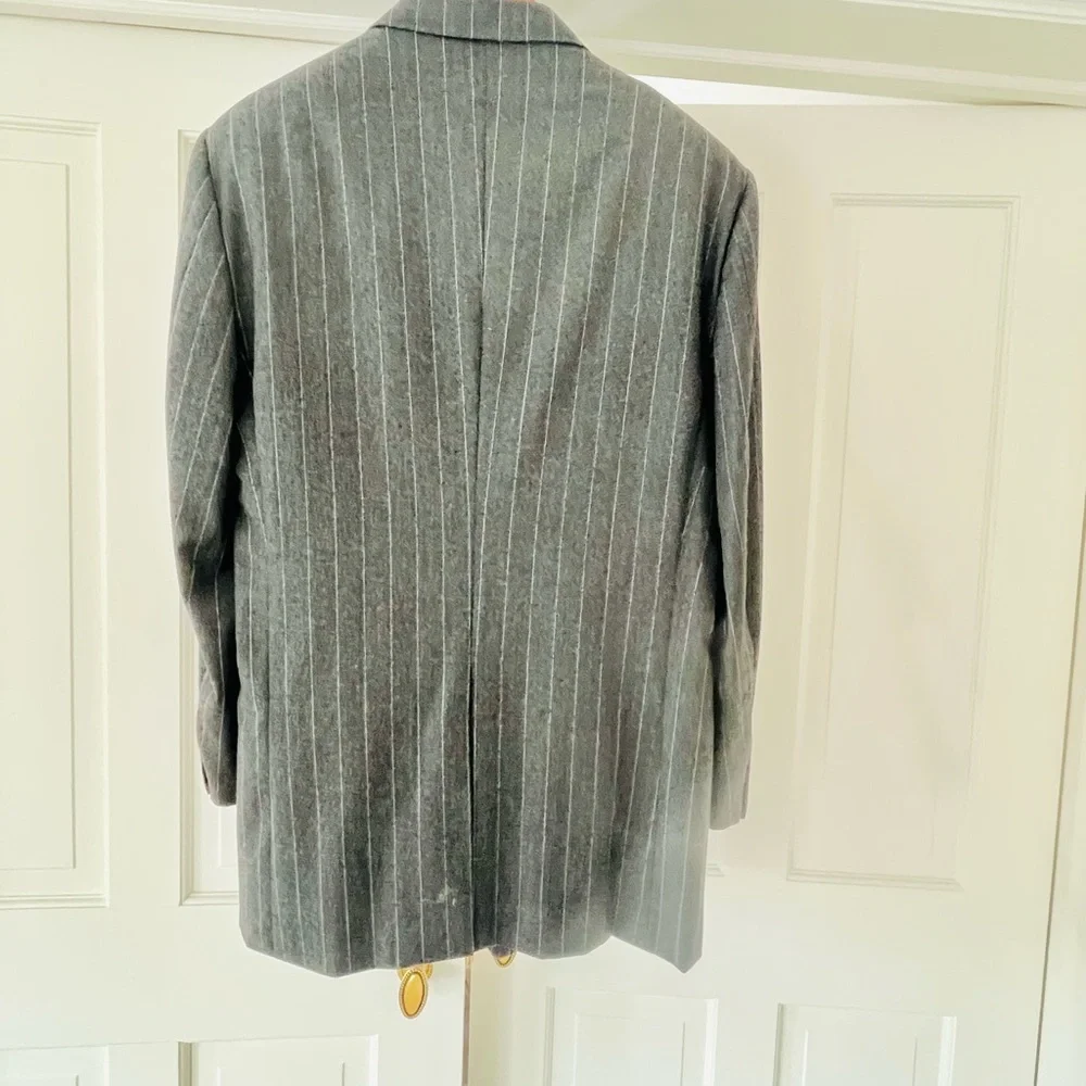 Gieves & Hawkes Saville Row gray pinstripe wool jacket 42L